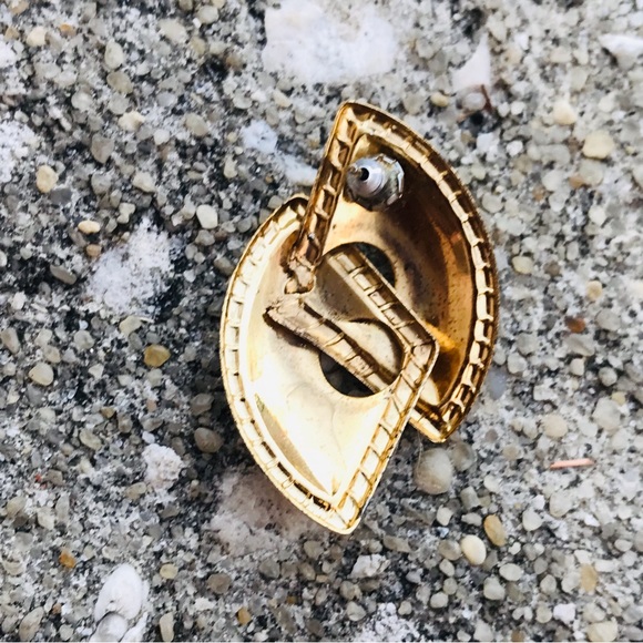 Vintage 80’s Gold Tone Cream And Green Enameled Artsy Post 1.5 in Earrings - Picture 10 of 16